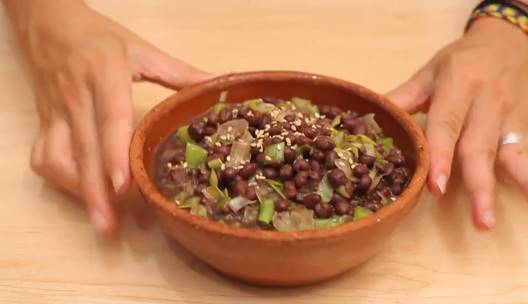 Recetas Ecológicas: Azukis con puerro al jengibre (ver VIDEO)