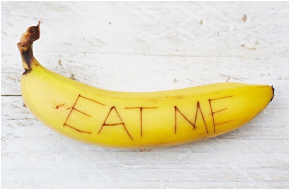 Estudiantes universitarios prueban plátanos modificados a cambio de dinero