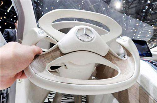 El Salón del Automóvil de Ginebra se olvida de la crisis para enchufarse al coche eléctrico