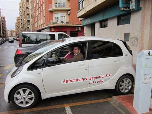 Sagunto (Valencia) implanta un servicio de préstamo público de coches eléctricos