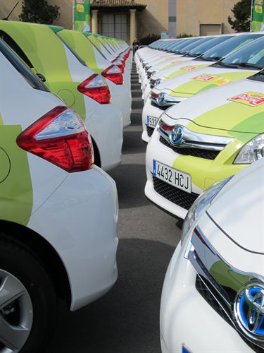 Leche Pascual estrena la mayor flota privada de híbridos de Barcelona