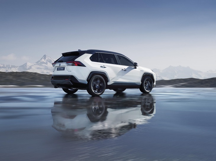 Toyota España pone a la venta el nuevo RAV4 Hybrid con un nuevo sistema híbrido eléctrico