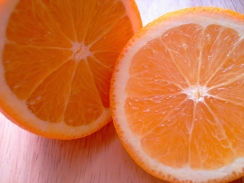 Crean un vino espumoso de la fermentación del zumo de naranja natural