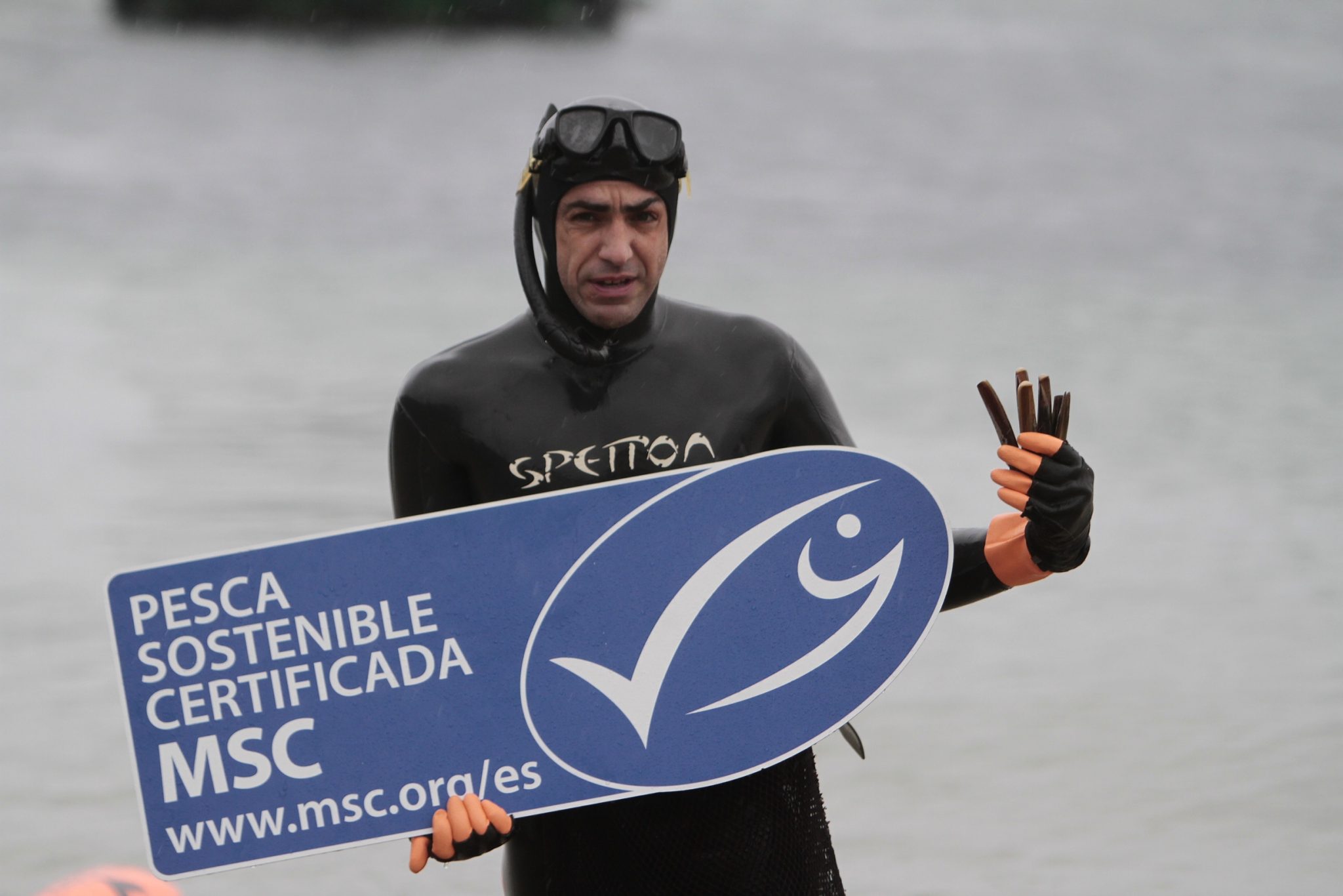 La Cofradía de Bueu obtiene la certificación del MSC para la pesquería de navaja de la Ría de Pontevedra