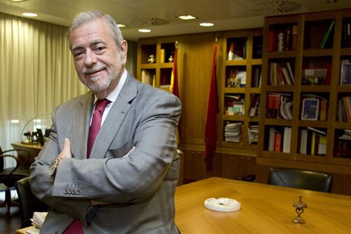 Beteta dice que la Comunidad gasta un 50% más en implantar autobuses híbridos para apostar por el medio ambiente