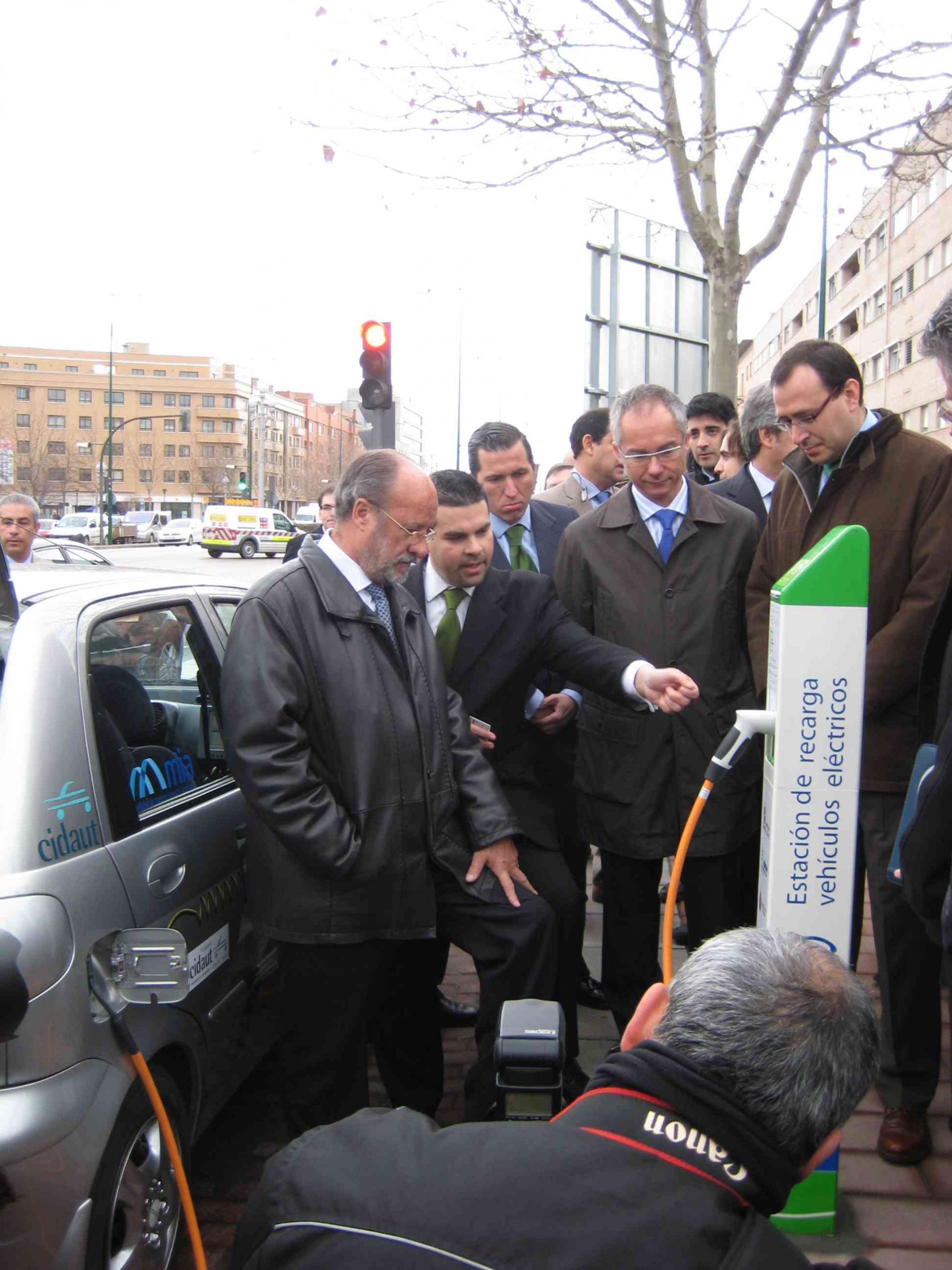 Policía Municipal y plaza del Milenio albergarán ocho puntos de recarga de coches eléctricos
