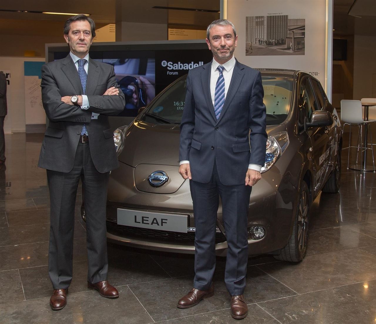 Sabadell Renting incorpora coches eléctricos Nissan