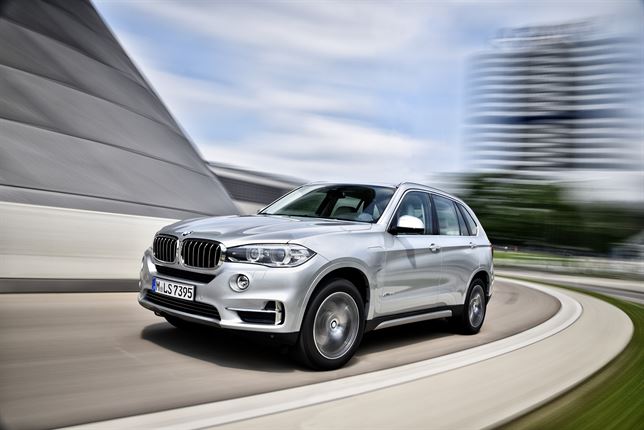 BMW presenta una versión híbrida enchufable a la gama del X5
