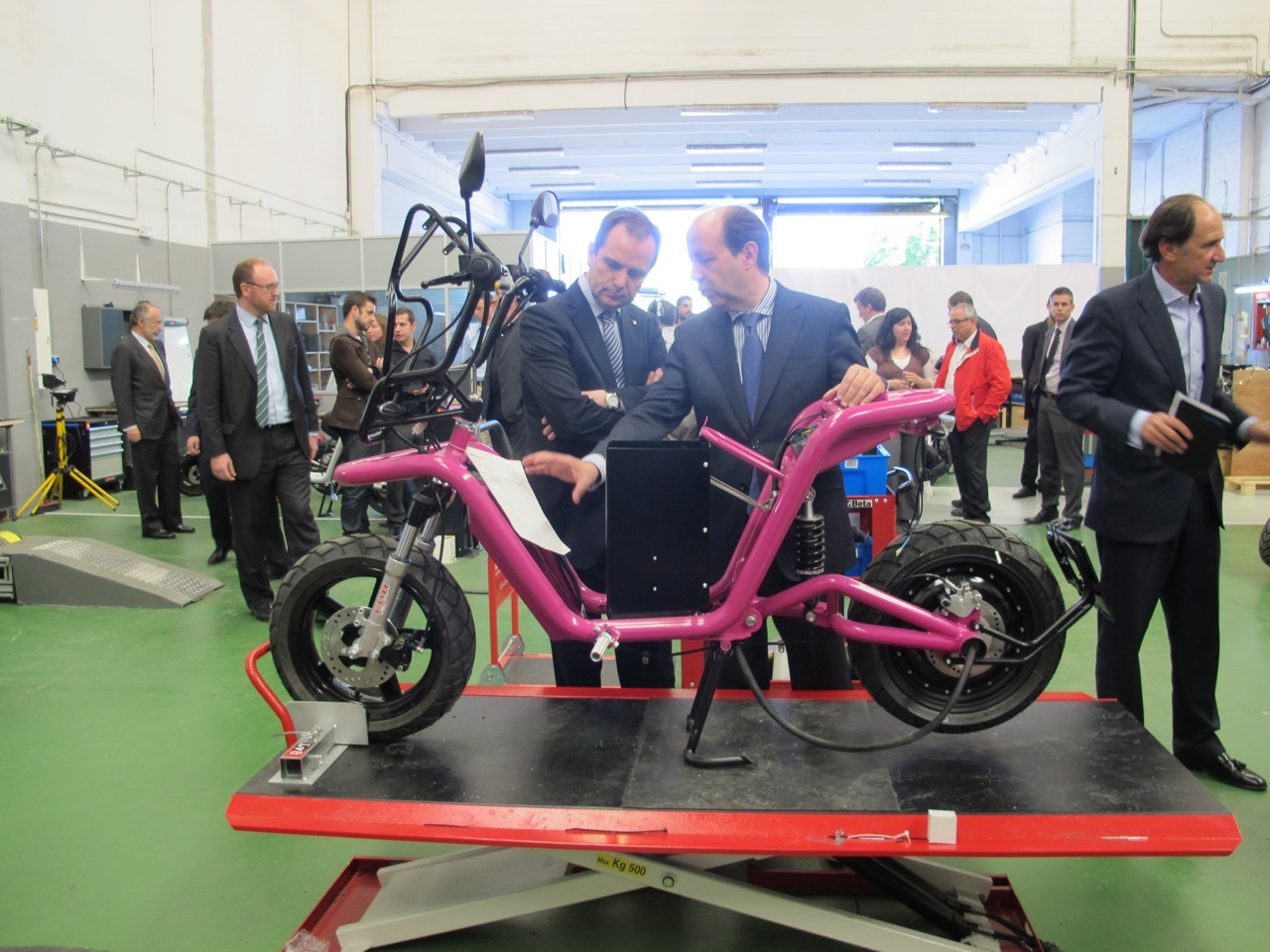 Going Green comienza a entregar motocicletas eléctricas fabricadas en su planta de Barcelona