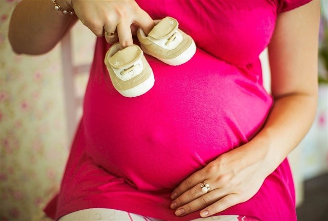 Un vaso de zumo durante el embarazo