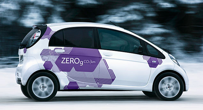 Los españoles ven en el coche eléctrico la solución para el transporte en las ciudades