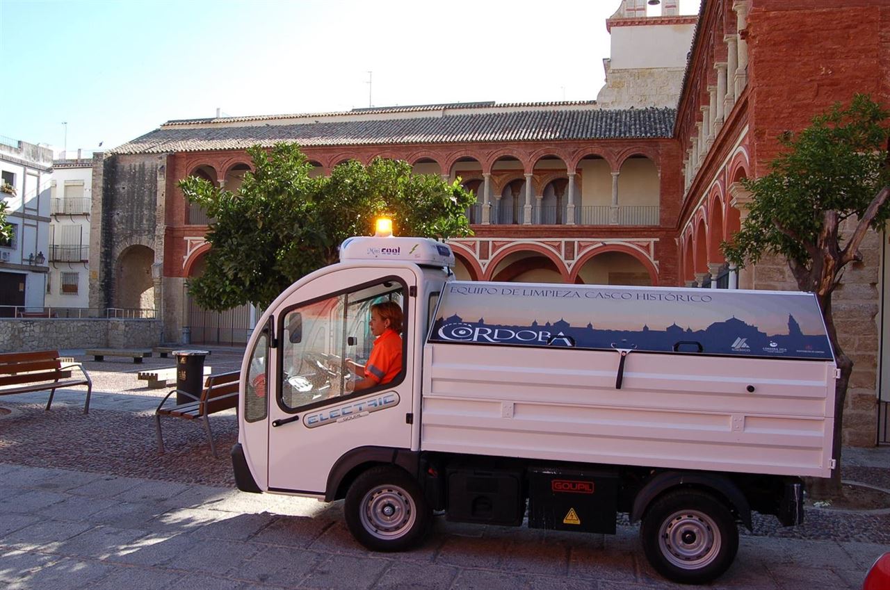 Sadeco adquirirá once vehículos cien por cien eléctricos para su flota