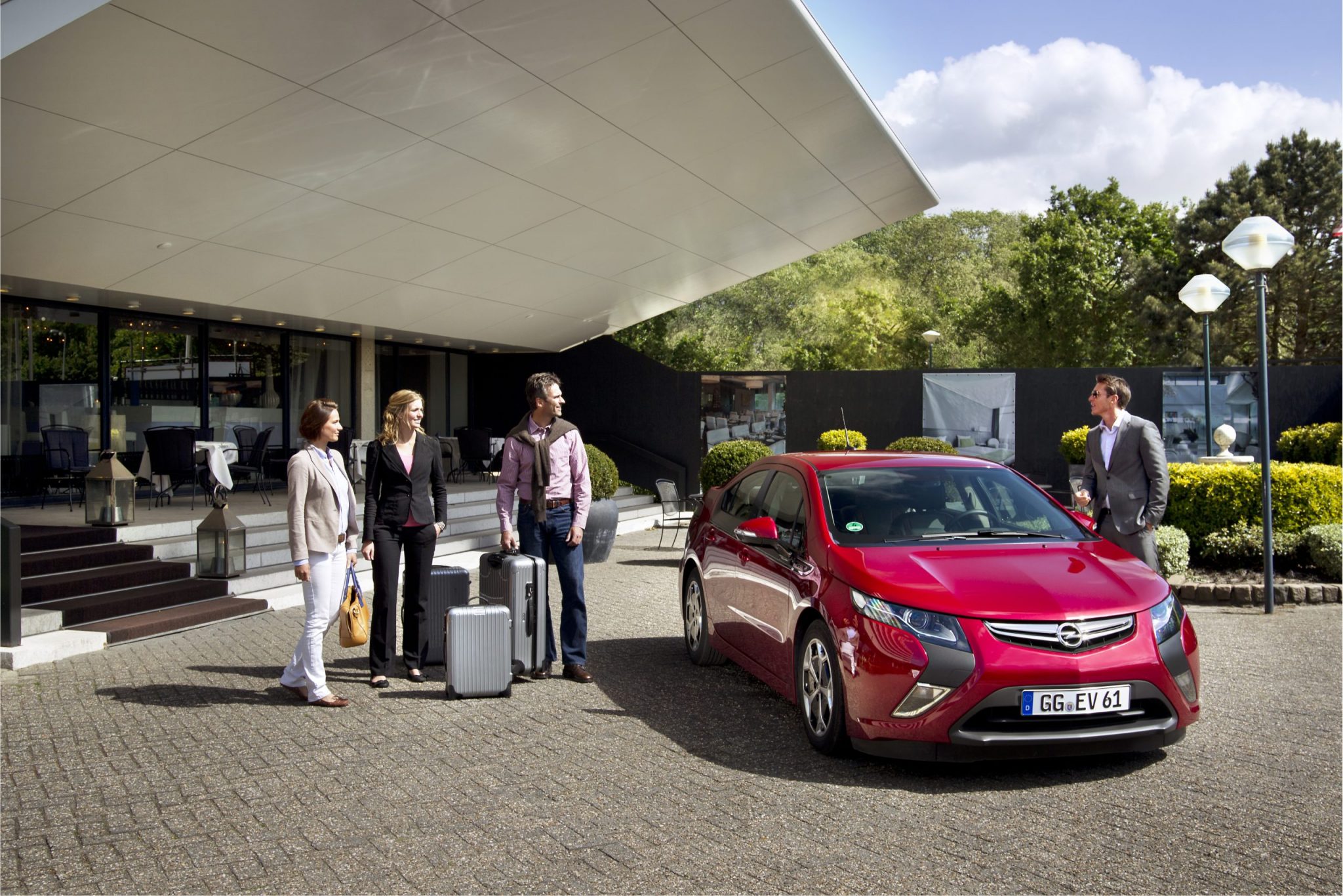 Opel y Europcar anuncian la mayor  colaboración de vehículos eléctricos