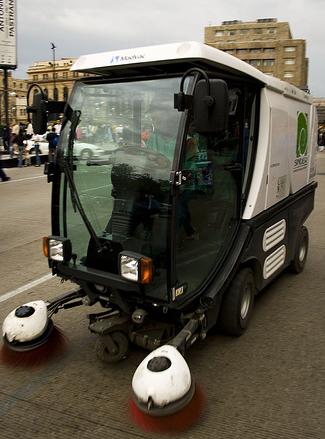 Presentan una barredora de calles con baterías de litio que no emite emisiones de CO2