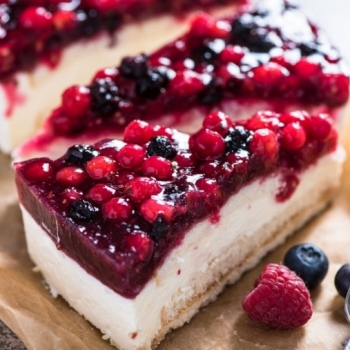 Recetas Ecológicas: Tarta de frutos del bosque con coulis de rosas