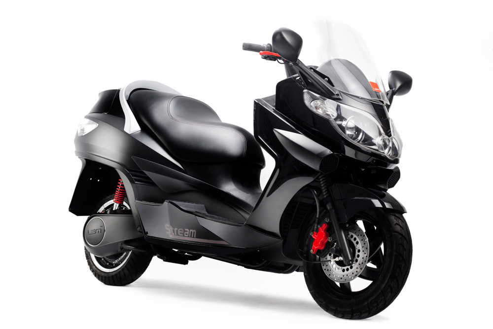Presentado en San Sebastián el scooter LEMev STREAM: el primer vehículo eléctrico 100% made in Spain