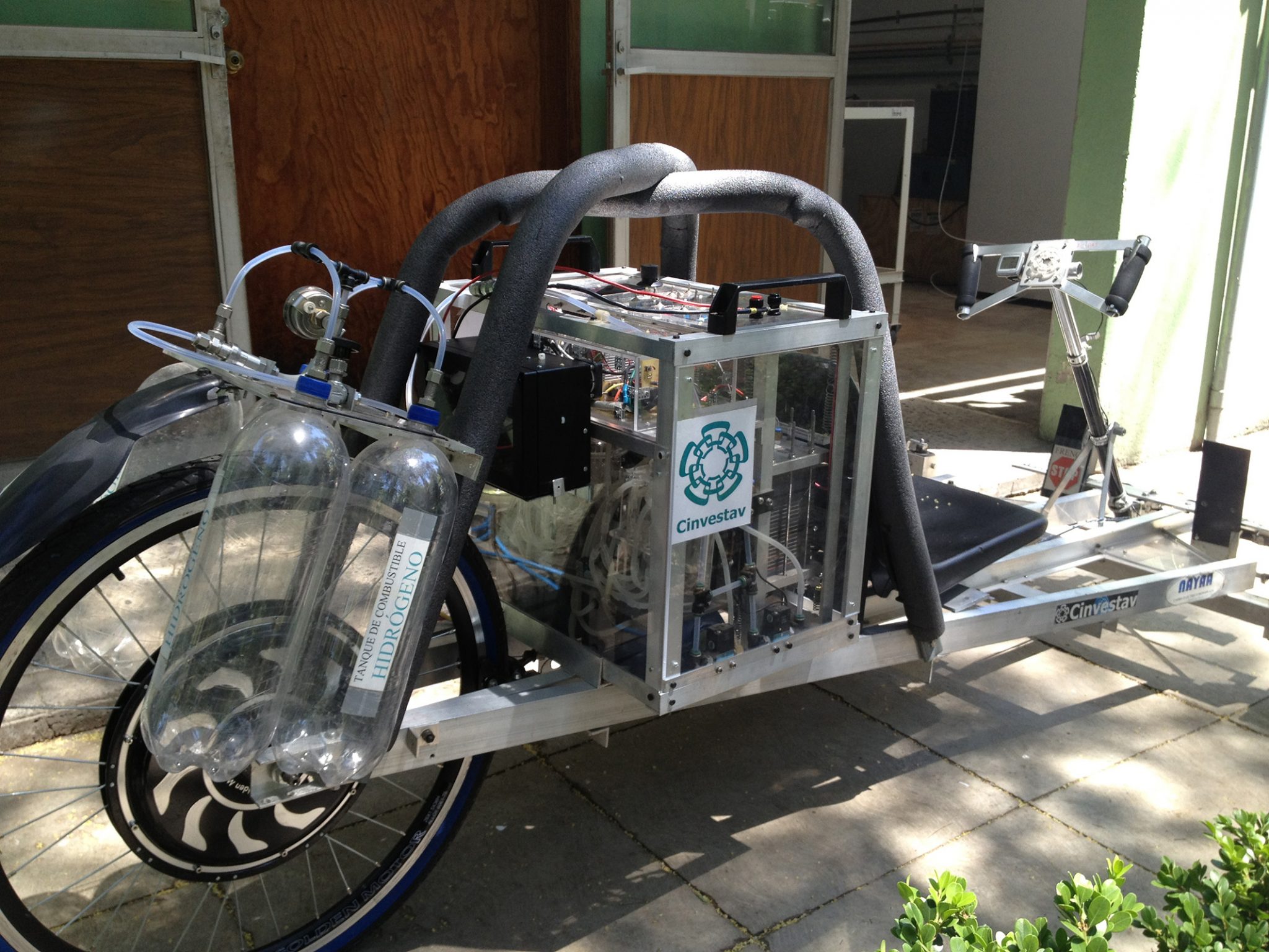 Premian a investigadores mexicanos que desarrollaron vehículo alimentado con hidrógeno