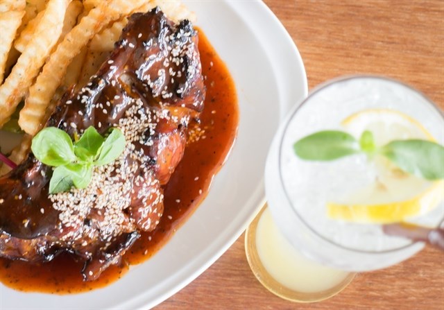 Por qué combinar bebidas azucaradas y proteínas es una mala opción