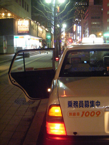 Underwriters Laboratories ayuda a conseguir un mejor lugar para las necesidades de compatibilidad de seguridad suministrando un proyecto de taxi eléctrico de alta visibilidad en Japón