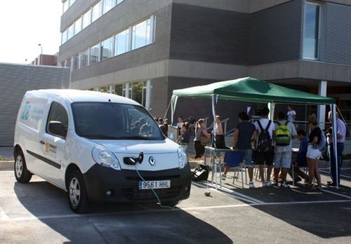 Valencia. La UV utiliza el vehículo eléctrico para la distribución interna de mercancías