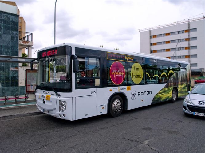 Sevilla prueba un autobús híbrido