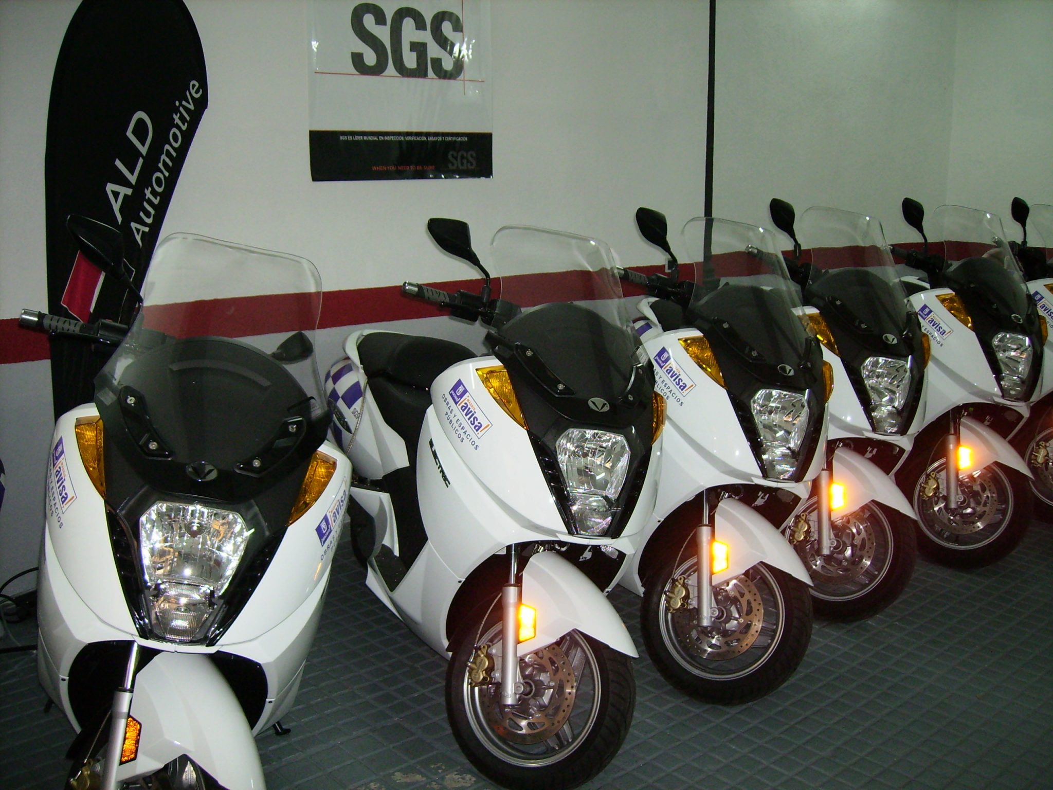 ALD Automotive entrega más de 30 motos eléctricas e híbridas a SGS que serán utilizadas para el Ayuntamiento de Madrid