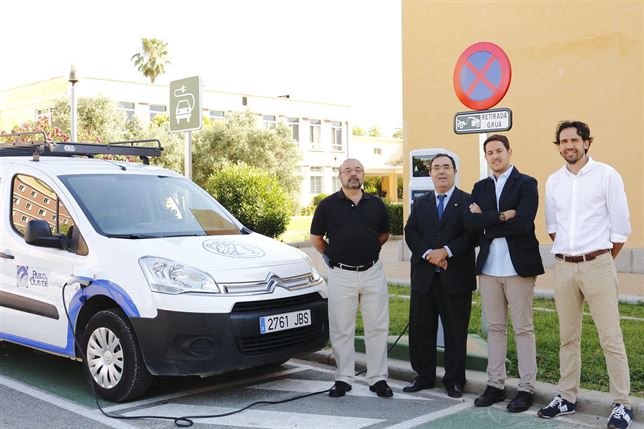 La UPO implementa en el campus su primer punto de recarga para coches eléctricos