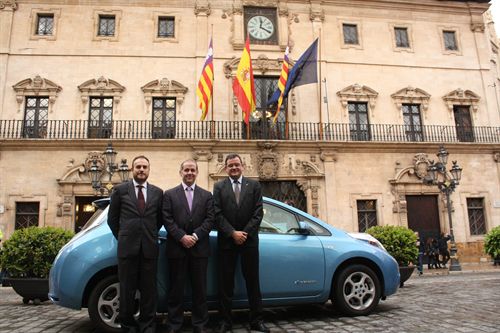 Nissan entrega un Leaf al Ayuntamiento de Palma de Mallorca