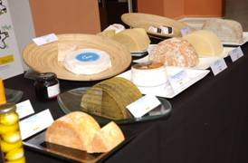 El Taller práctico de análisis sensorial de los quesos muestra a 80 restauradores técnicas de degustación