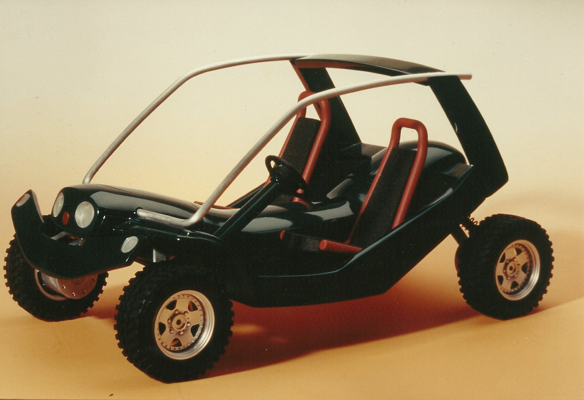 Tres empresas vascas impulsan un pequeño vehículo sostenible de ocio