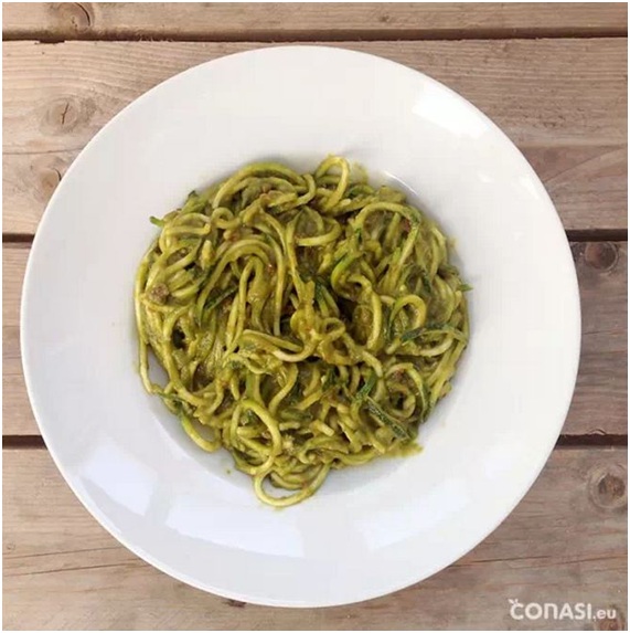 ‘Recetas Ecológicas’: Pasta cruda de calabacín con dos salsas