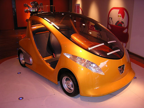 El presidente de REE dice que en 2020 será "prohibitivo" entrar en una ciudad con un coche no eléctrico