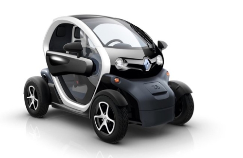 Alcaldes y concejales de la red de ciudades inteligentes prueban las ventajas de moverse en twizy