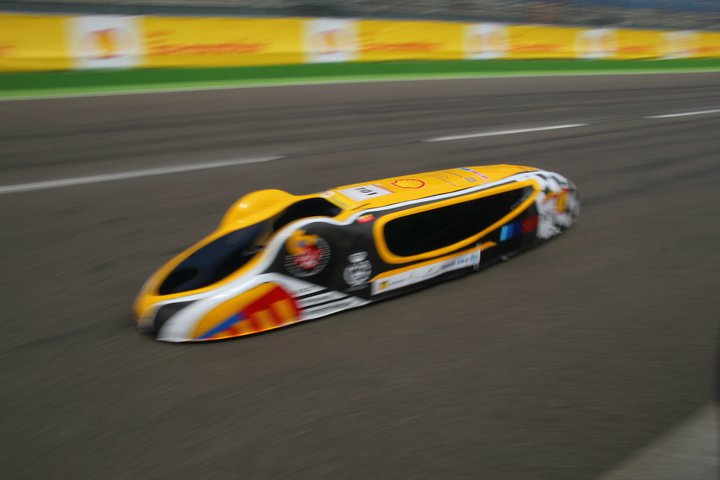 UMH (Elche) presenta en la Shell Eco-Marathon un vehículo que recorre 2.000 km con un litro de combustible