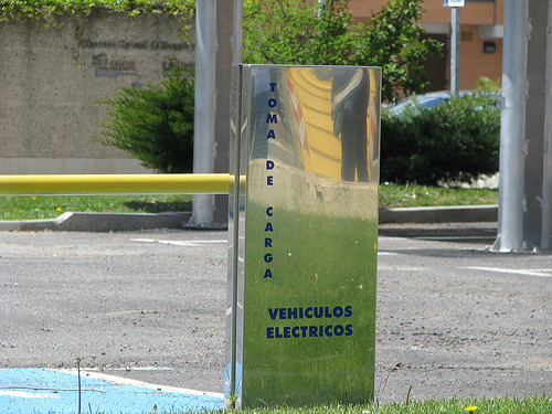 Bruselas da el primer paso para desarrollar un cargador común para los vehículos eléctricos