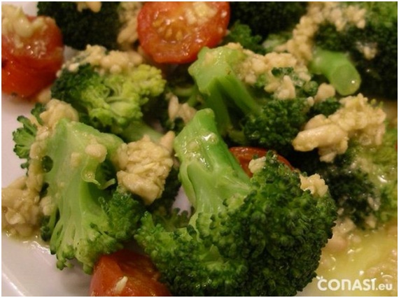 ‘Recetas Ecológicas’: Brécol a la salsa de piñones