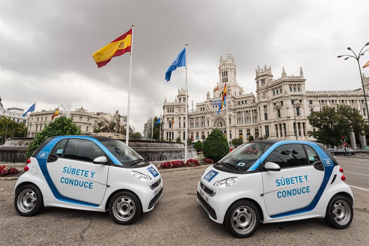 Madrid. Los usuarios de los coches eléctricos car2go pueden aparcar en la zona SER