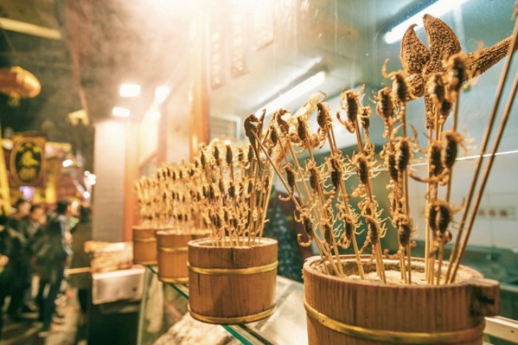 Prepárate para comer saltamontes