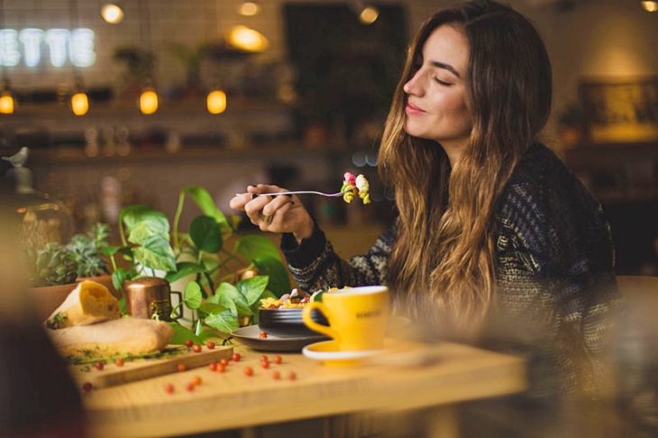 Cinco ‘truquillos’ para no comer tanto