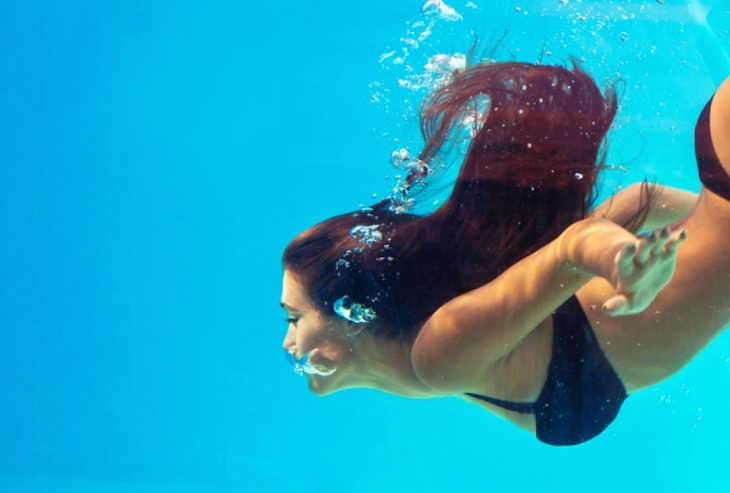 Si utilizas lentillas toma precauciones en la piscina