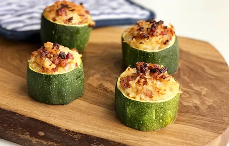 Calabacín relleno de arroz aromático