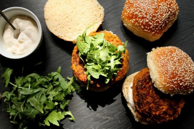 Hamburguesa de legumbres y tomate seco