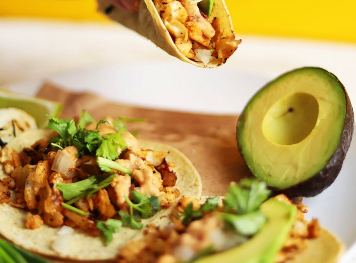 Tacos vegetarianos con miel