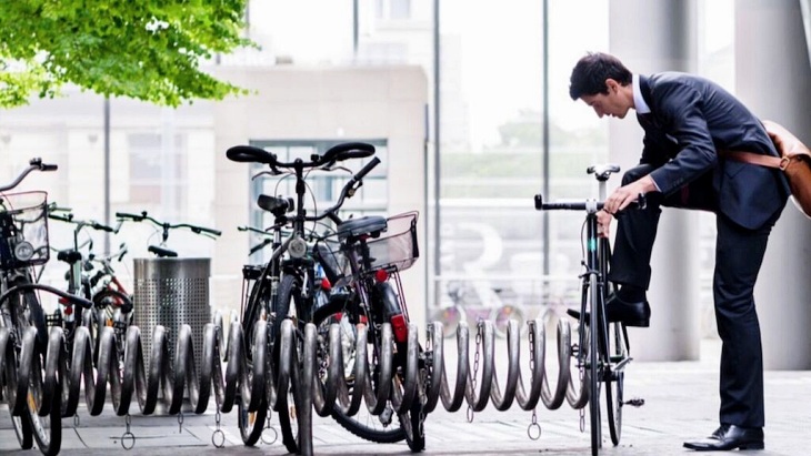 Ir en bicicleta y / o andando a trabajar es: ‘sostenible y bueno para tu vida saludable’