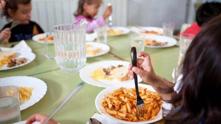 Los comedores escolares ‘atiborran’ de carne a nuestros hijos