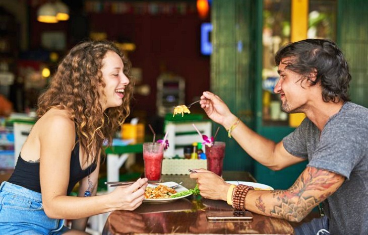 Comer siempre fuera de casa es una ‘muy mala idea’