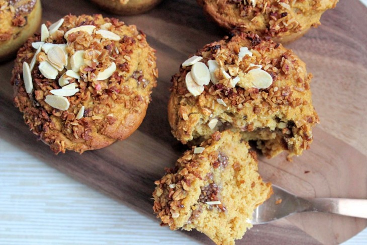 Magdalenas con mermelada de Chía recubiertas de almendras