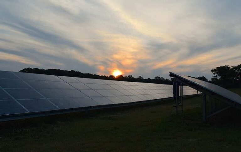 ¿La energía solar es una solución económica a largo plazo?
