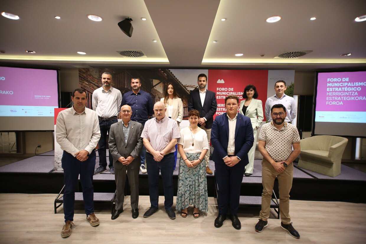 El vicepresidente Aierdi incide en la necesidad de “empoderar” a los ayuntamientos para “implementar políticas basadas en sostenibilidad”