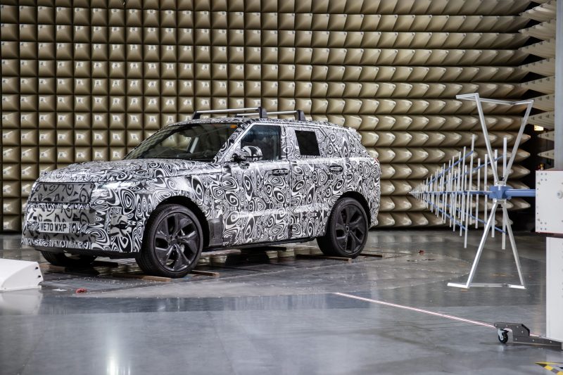 Jaguar Land Rover invierte en automóviles conectados y electrificados